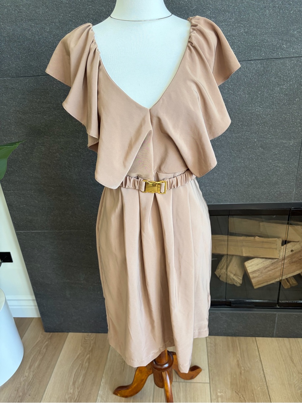H and M Belted Deep V Ruffle Dress Size 10 - Picture 2 of 12